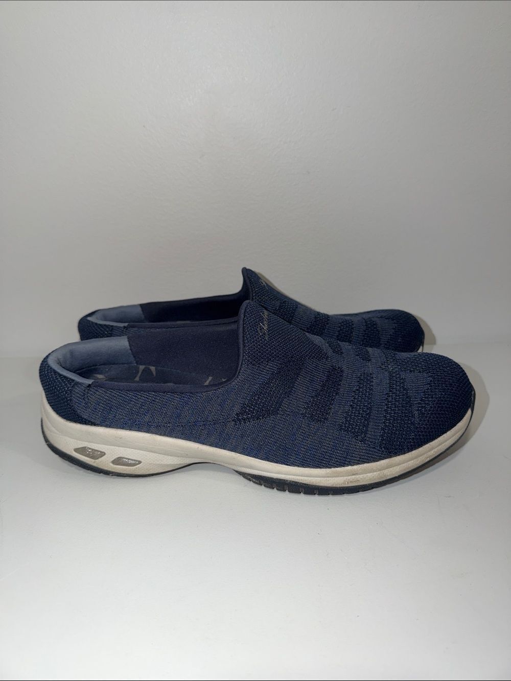 Sketchers 8 Navy Relaxed Fit Memory Foam Air Cooled Mesh Sneaker Slip on Clogs